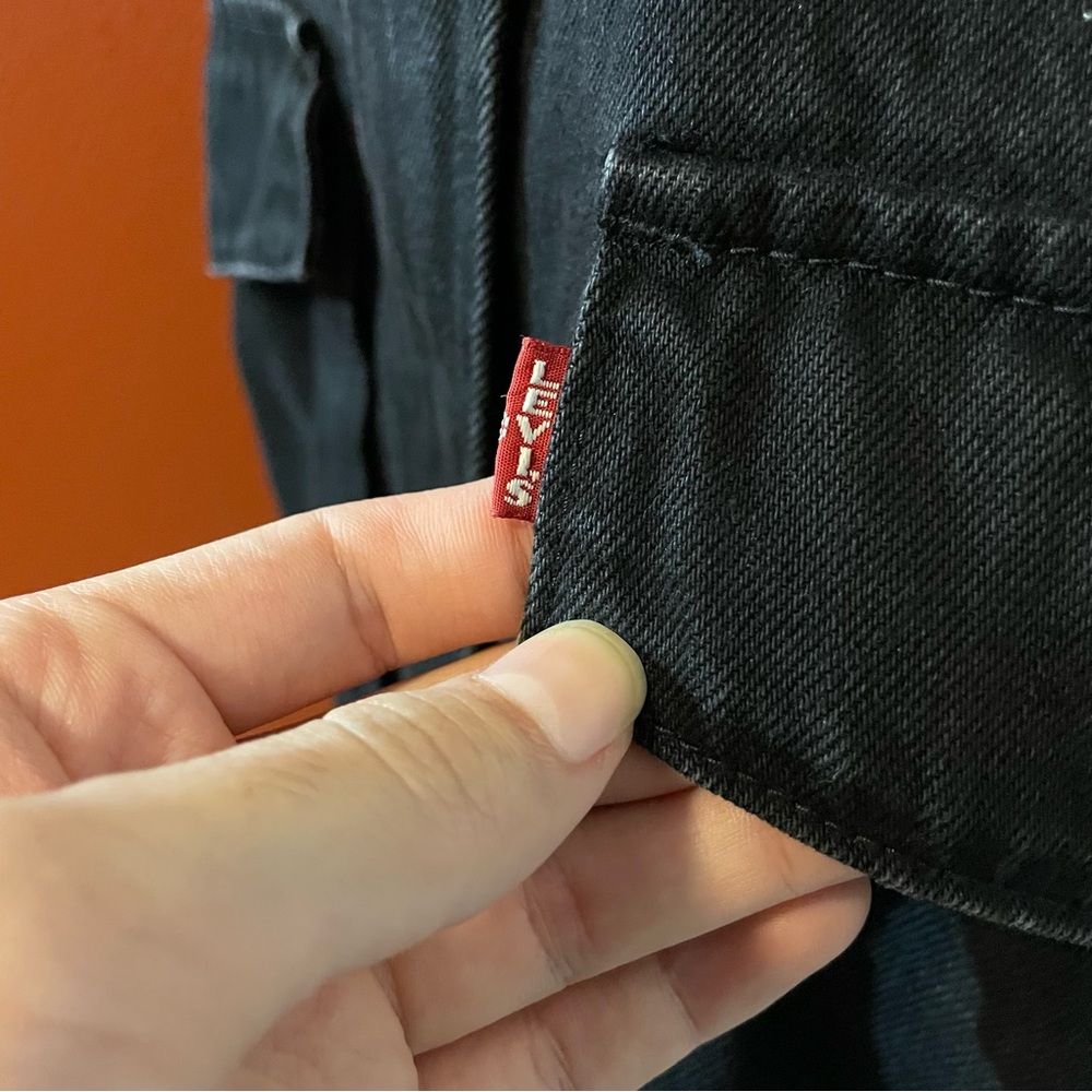 Levi’s Women’s Big E Faded Black Full Zip Boxy Bubble‎ Sherpa Trucker Jacket - Picture 5 of 7
